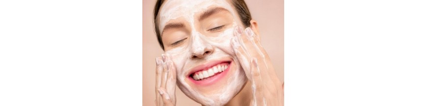 Vendita online detergenti viso per una perfetta pulizia del viso.